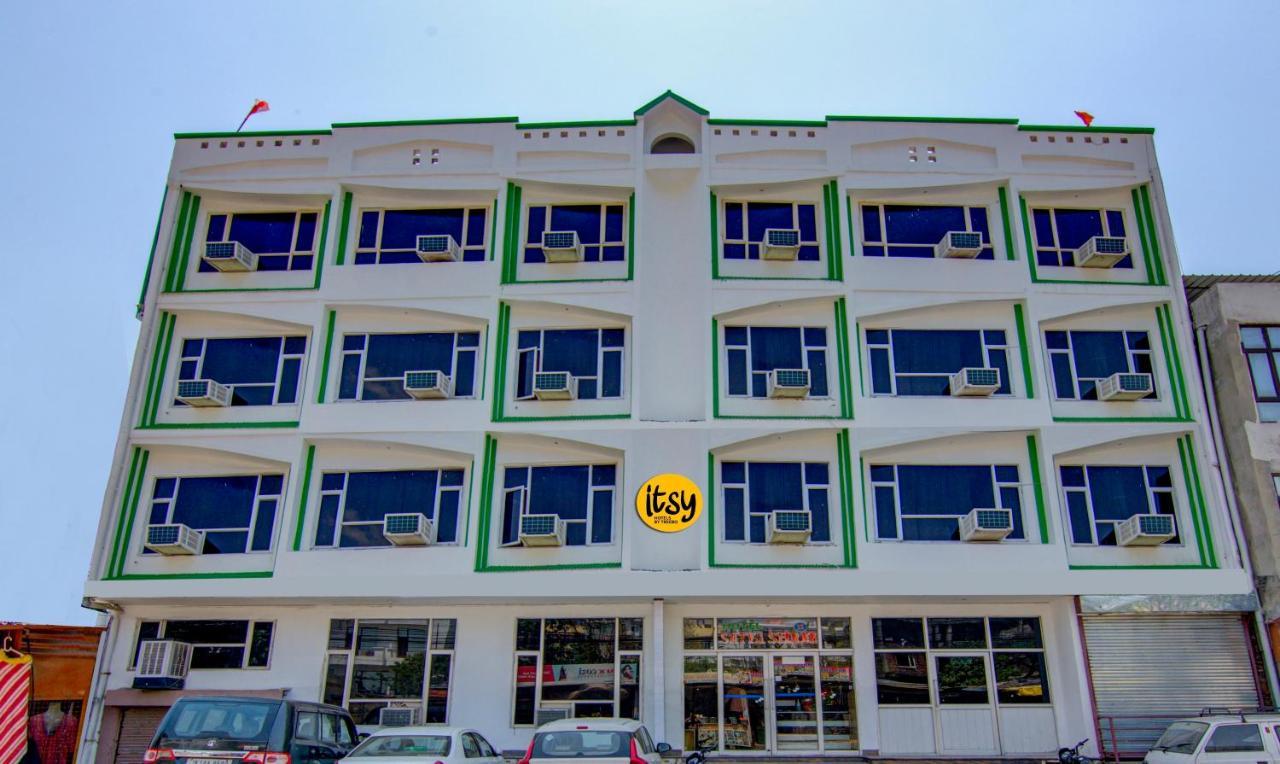 Itsy Hotels Satya Shree Katra  Ngoại thất bức ảnh